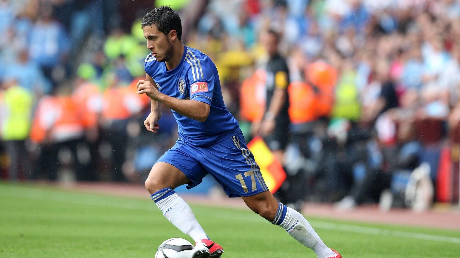 西甲:皇马在客场2-0完胜巴萨,阵势领先积分榜,皇马vs巴萨西甲第七轮2比2